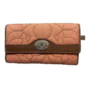 Fossil Key-Per Wallet Peach Fabric Brown Leather Fold Over Zip Quilted Clutch‎